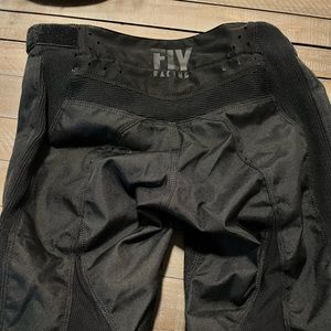 Fly racing kids kinetic 26” waist like new condition